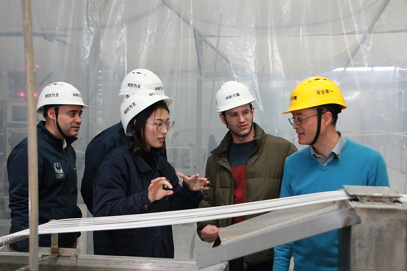 西班牙汽車注塑廠參觀生產(chǎn)一線---青島中新華美塑料有限公司