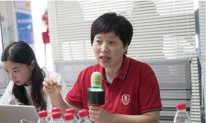 宏利圣得李秀梅總經(jīng)理現(xiàn)場(chǎng)為企業(yè)家們解疑答惑