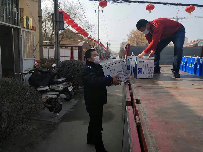 公司為西城匯社區(qū)捐贈的物資