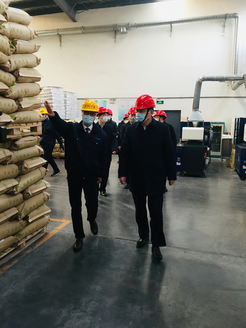 青島市委常委、統(tǒng)戰(zhàn)部部長王久軍、市委臺港澳辦主任紀(jì)家棟、城陽區(qū)區(qū)長解宏勁、區(qū)委常委、統(tǒng)戰(zhàn)部部長高尚倫一行蒞臨我司考察